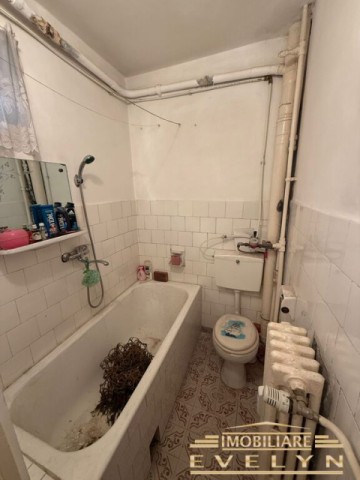 de-vanzare-apartament-2-camere-zona-parcul-tineretului-magazin-denisa-etaj-2-4