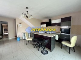 proprietate-cu-2-case-in-curte-cu-teren-700-mp-imprejmuita-cetate-central-curte-pavata-strada-asfaltata-si-toate-utilitatiile