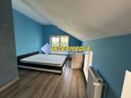 proprietate-cu-2-case-in-curte-cu-teren-700-mp-imprejmuita-cetate-central-curte-pavata-strada-asfaltata-si-toate-utilitatiile-4