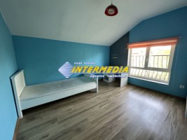 proprietate-cu-2-case-in-curte-cu-teren-700-mp-imprejmuita-cetate-central-curte-pavata-strada-asfaltata-si-toate-utilitatiile-5