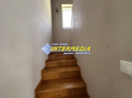 proprietate-cu-2-case-in-curte-cu-teren-700-mp-imprejmuita-cetate-central-curte-pavata-strada-asfaltata-si-toate-utilitatiile-6