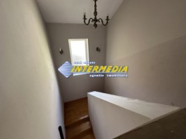 proprietate-cu-2-case-in-curte-cu-teren-700-mp-imprejmuita-cetate-central-curte-pavata-strada-asfaltata-si-toate-utilitatiile-9