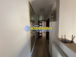 proprietate-cu-2-case-in-curte-cu-teren-700-mp-imprejmuita-cetate-central-curte-pavata-strada-asfaltata-si-toate-utilitatiile-12