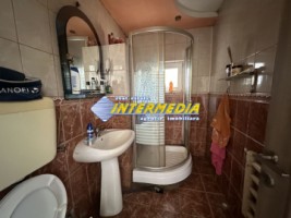 proprietate-cu-2-case-in-curte-cu-teren-700-mp-imprejmuita-cetate-central-curte-pavata-strada-asfaltata-si-toate-utilitatiile-14