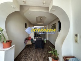 proprietate-cu-2-case-in-curte-cu-teren-700-mp-imprejmuita-cetate-central-curte-pavata-strada-asfaltata-si-toate-utilitatiile-16