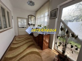 proprietate-cu-2-case-in-curte-cu-teren-700-mp-imprejmuita-cetate-central-curte-pavata-strada-asfaltata-si-toate-utilitatiile-21