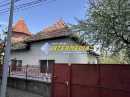 proprietate-cu-2-case-in-curte-cu-teren-700-mp-imprejmuita-cetate-central-curte-pavata-strada-asfaltata-si-toate-utilitatiile-28