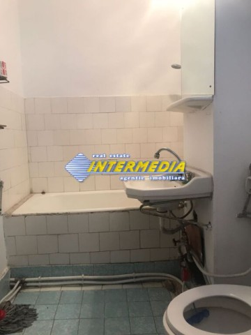 apartament-3-camere-decomandat-de-vanzare-in-alba-iulia-zona-centru-11