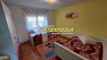 casa-cu-4-camere-mobilata-si-utilata-593-mp-teren-zona-centru-13