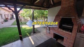casa-cu-4-camere-mobilata-si-utilata-593-mp-teren-zona-centru-21