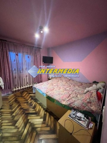 apartament-2-camere-decomandat-52-mp-de-vanzare-alba-iulia-zona-sub-stadion-2