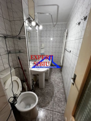 vand-apartament-2-camere-decomandat-zona-vasile-aaron-9