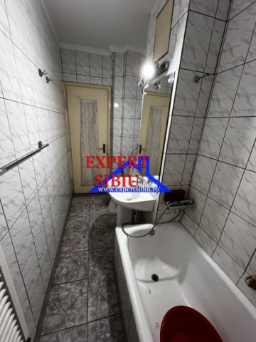 vand-apartament-2-camere-decomandat-zona-vasile-aaron-10
