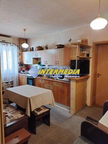 apartament-3-camere-in-cetate-closca-etaj-2-finisat-complet-1