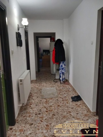 vanzare-apartament-2-camere-decomandat-zona-primaverii-scoala-nr-12-3