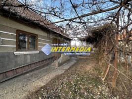 1242-mp-teren-intravilan-imprejmuit-la-asfalt-cu-toate-utilitatile-si-bransamente-si-constructie-cu-anexa-veche-8