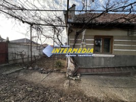1242-mp-teren-intravilan-imprejmuit-la-asfalt-cu-toate-utilitatile-si-bransamente-si-constructie-cu-anexa-veche-10
