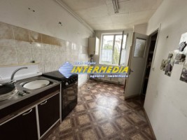 okazie-apartament-3-camere-decomandat-2-balcoane-etaj-2-cetate-liber-3