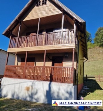 de-vanzare-cabana-de-lemn-la-munte-5-camere-teren-400-mp-in-ciocanu-dambovicioara-arges-1