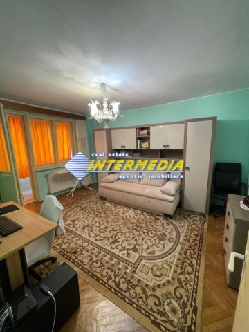 apartament-2-camere-decomandat-etaj-1-centru-pozitie-foarte-buna-1