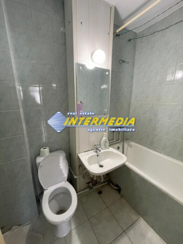 apartament-2-camere-decomandat-etaj-1-centru-pozitie-foarte-buna-2