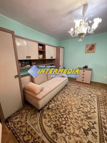 apartament-2-camere-decomandat-etaj-1-centru-pozitie-foarte-buna-3
