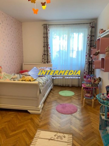 apartament-cu-4-camere-si-boxa-de-inchiriat-in-alba-caroline-2