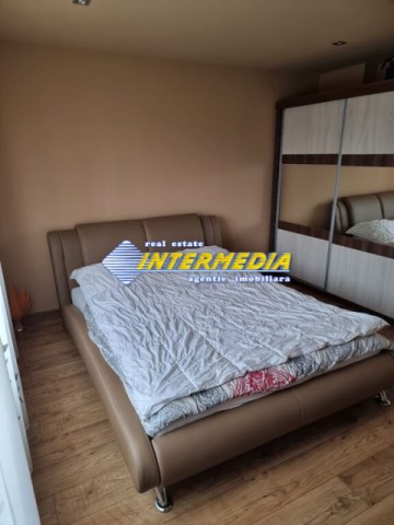vanzare-casa-pe-de-150-mp-ampoita-cu-garaj-crama-si-finisata-1800-mp-teren-si-utilitatii-3