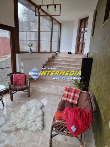 vanzare-casa-pe-de-150-mp-ampoita-cu-garaj-crama-si-finisata-1800-mp-teren-si-utilitatii-8