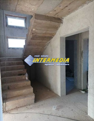 casa-noua-de-vanzare-in-alba-iulia-cu-4-camere-semifinisata-cu-apa-gaz-curent-2