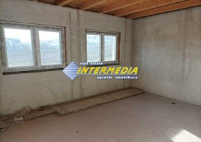 casa-noua-de-vanzare-in-alba-iulia-cu-4-camere-semifinisata-cu-apa-gaz-curent-3
