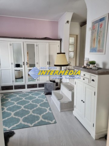 casa-pe-de-vanzare-recent-renovata-in-centru-cu-680-mp-teren-7