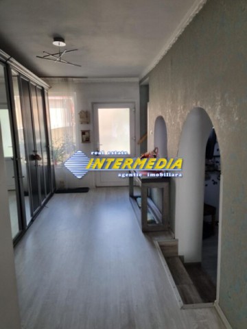 casa-pe-de-vanzare-recent-renovata-in-centru-cu-680-mp-teren-4