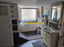 casa-pe-de-vanzare-recent-renovata-in-centru-cu-680-mp-teren-18