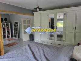 casa-pe-de-vanzare-recent-renovata-in-centru-cu-680-mp-teren-21