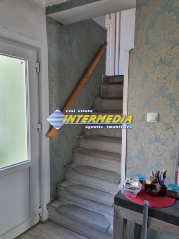 casa-pe-de-vanzare-recent-renovata-in-centru-cu-680-mp-teren-24