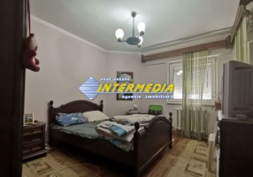 apartament-3-camere-decomandat-etaj-1-in-centru-pozitie-deosebita-1