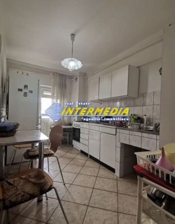 apartament-3-camere-decomandat-etaj-1-in-centru-pozitie-deosebita