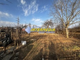 1242-mp-teren-intravilan-deschidere-16-m-imprejmuit-la-asfalt-cu-toate-utilitatile-si-bransamente-si-constructie-cu-anexa-veche-10