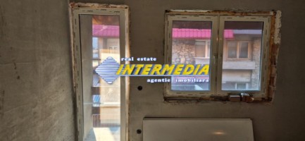 apartament-2-camere-decomandat-centrala-renovat-incalzire-pardoseala-pod-mansardabil-loc-parcare-zona-turistica-6