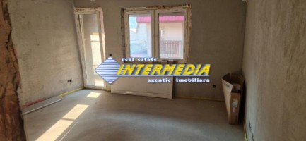 apartament-2-camere-decomandat-centrala-renovat-incalzire-pardoseala-pod-mansardabil-loc-parcare-zona-turistica-1
