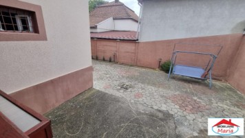 casa-solida-situata-semicentral-14
