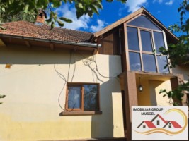 vanzare-casa-in-campulung-intr-o-zona-linistita-cu-vedere-panoramica-a-orasului-cu-teren-intravilan-de-2500-mp-la-pretul-de-65000-negociabil-de-euro-1