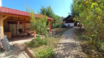 vand-vila-compusa-din-3-apartamente-7