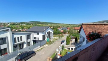 vand-vila-compusa-din-3-apartamente-8