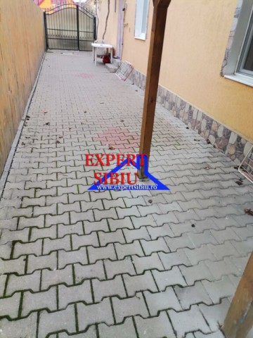 inchiriez-apartament-3-camere-la-casarenovatzona-turnisor-11