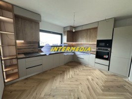casa-noua-p1-cu-550-mp-teren-3-bai-4-dormitoare-garaj-finisata-interior-si-mobila-bucatarie-in-ighiu-33