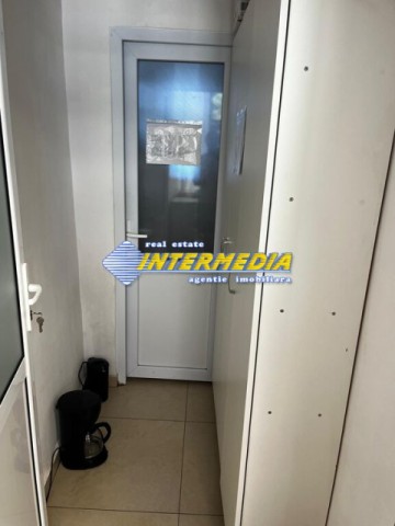 spatiu-comercial-50-mp-in-cetate-cu-vad-foarte-bun-finisat-1