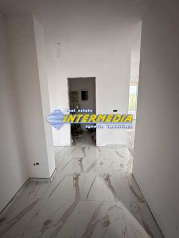casa-noua-pe-un-nivel-cu-4-camere-cu-terasa-si-toate-utilitatile-18