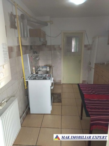 vand-apartament-cu-3-camere-confort-1-et-4-grui-campulung-muscel-arges-1